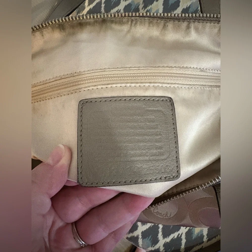 EUC Coach Signature Jacquard Satchel Tan Beige - Picture 11 of 13